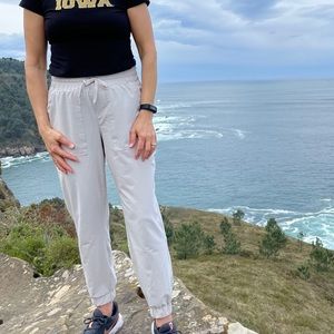 Women’s khaki joggers, Avalanche brand, size M, comfy & travel friendly